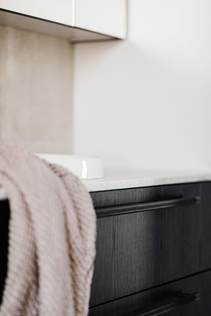 Baðborð úr Ambient Light kvartssteini með handklæði